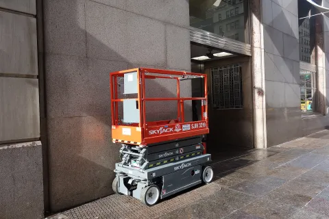 Skyjack machine similar to the Skyjack SJIII 3219 (related model may be pictured)