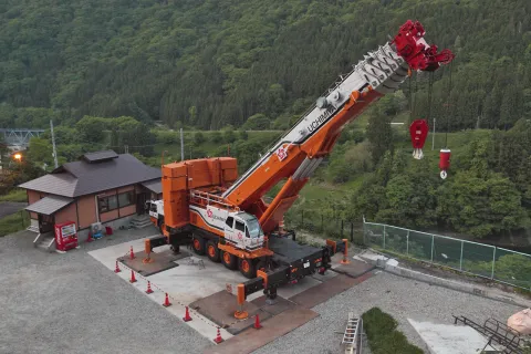 Tadano crane (AR-5500M rough-terrain model pictured)