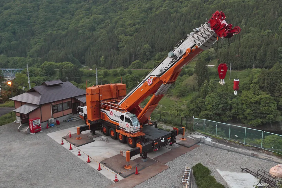 Tadano crane (AR-5500M rough-terrain model pictured)