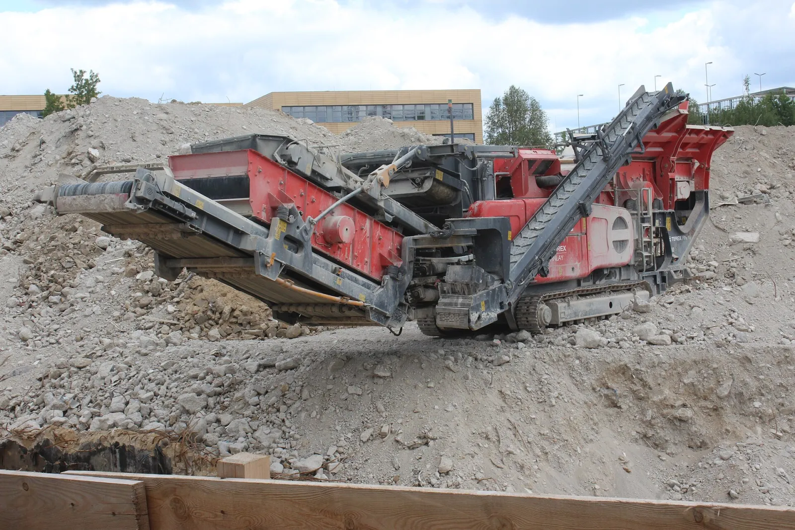 Terex Finlay tracked jaw crusher