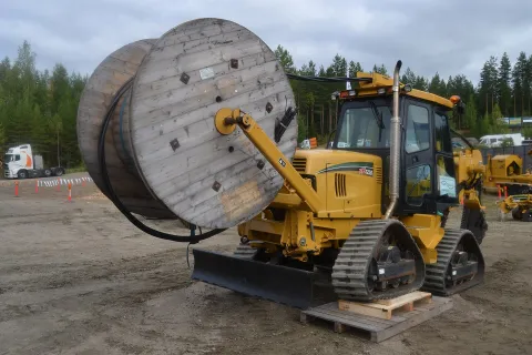Vermeer RTX1250 rubber-tracked trencher tractor