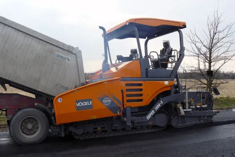 Vögele SUPER 1800 asphalt paver (dash-2 generation pictured)