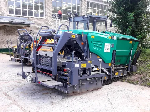 Vögele machine similar to the Vögele SUPER 800-3i (related model may be pictured)
