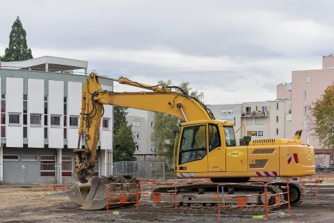 Volvo EC220 crawler excavator (D-series pictured, predecessor of the EC220E)
