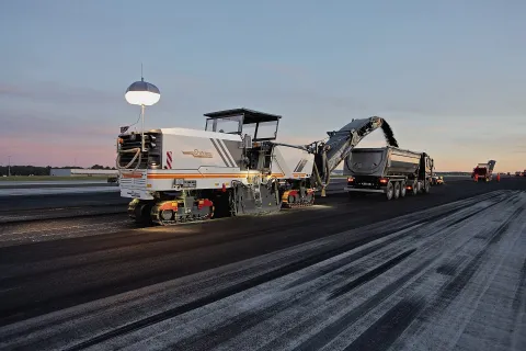 Wirtgen machine similar to the Wirtgen W 250 Fi (related model may be pictured)