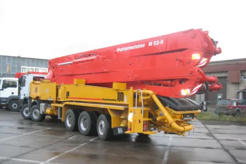 Putzmeister M 52-5 concrete pump
