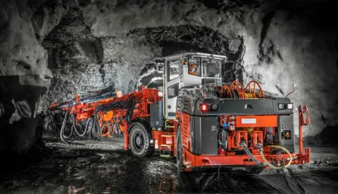 Sandvik DT922i drill rig