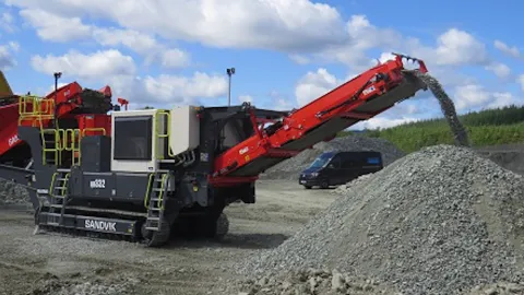 Sandvik QH332 mobile crusher