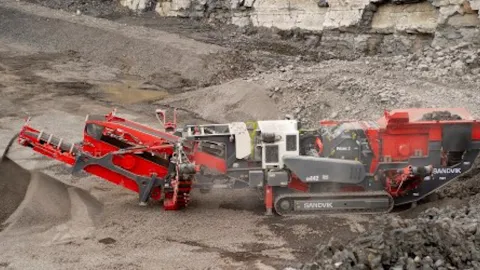 Sandvik QI442 mobile crusher