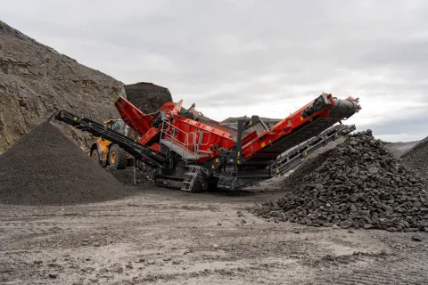 Terex Finlay 883+ mobile crusher