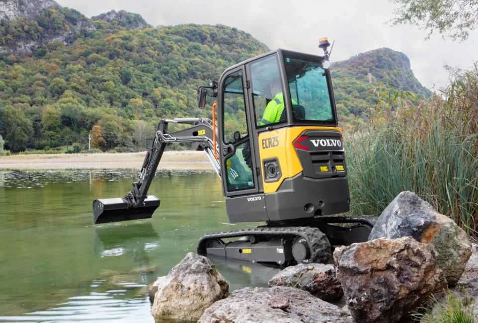 Volvo ECR25 Electric mini excavator