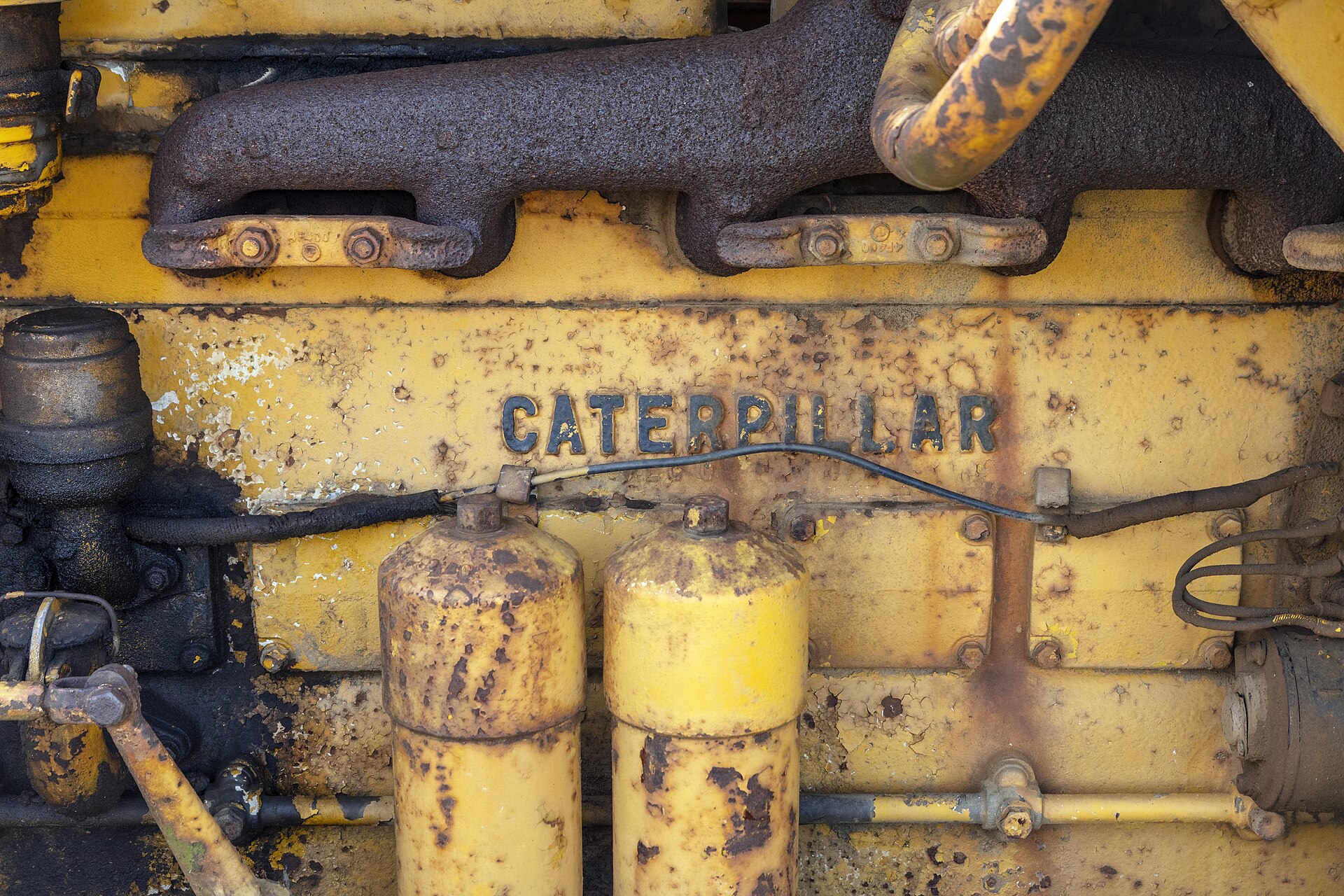 Caterpillar D6 engine compartment