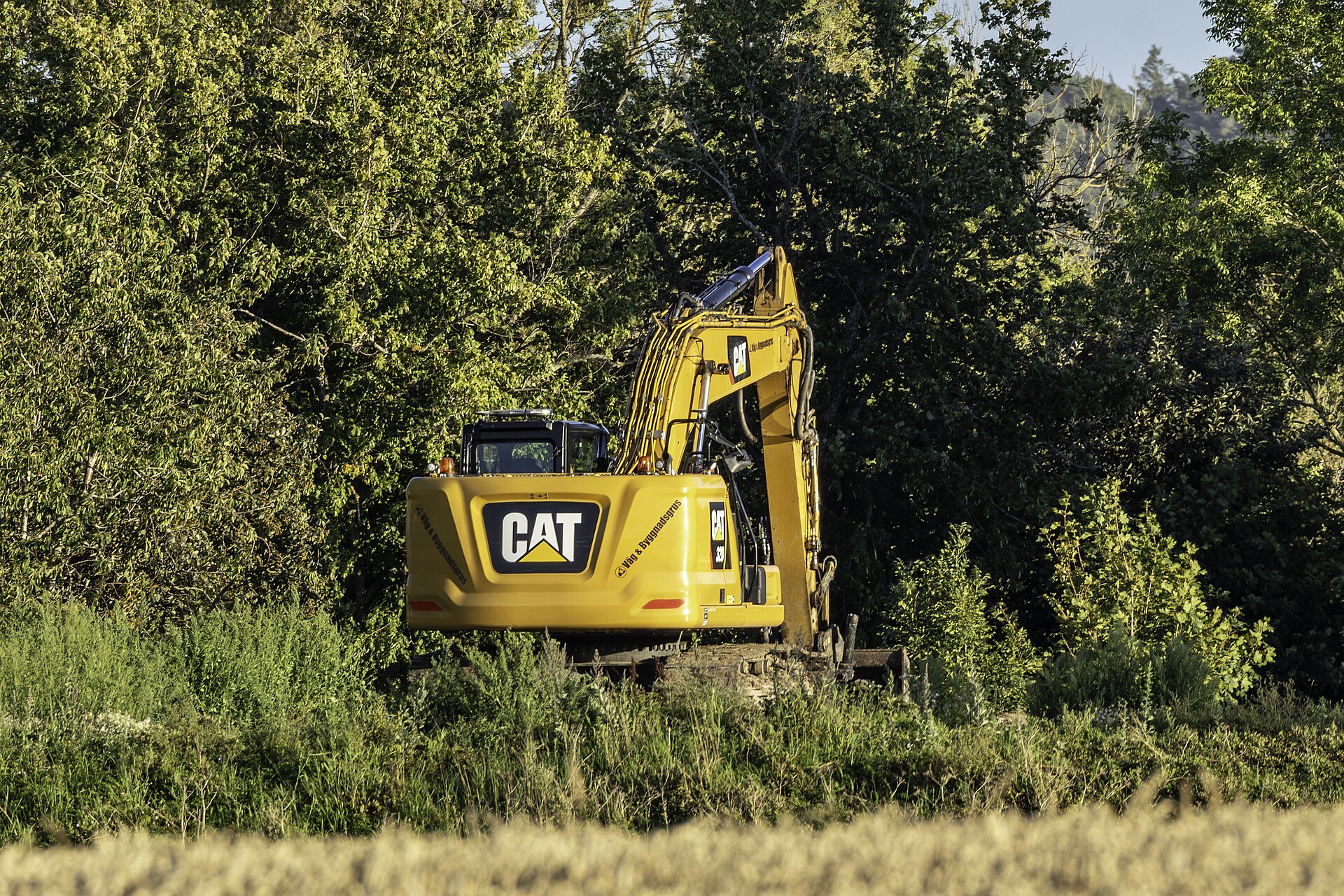 Caterpillar 320 hydraulic excavator